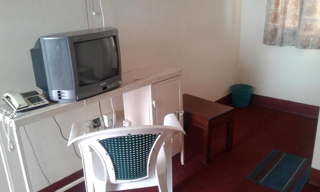 Brisk Hotel Triangle Njeru Zewnętrze zdjęcie