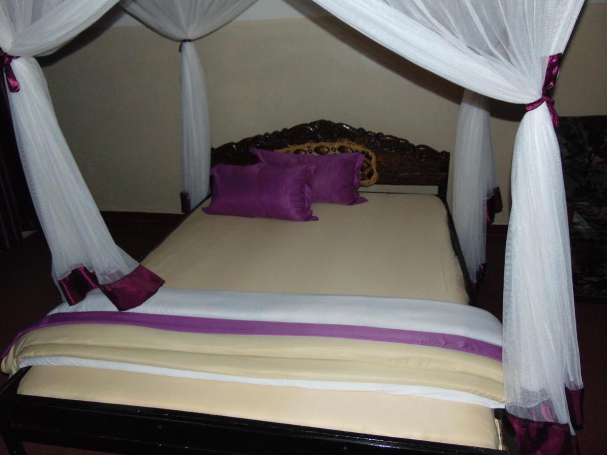 Brisk Hotel Triangle Njeru Zewnętrze zdjęcie