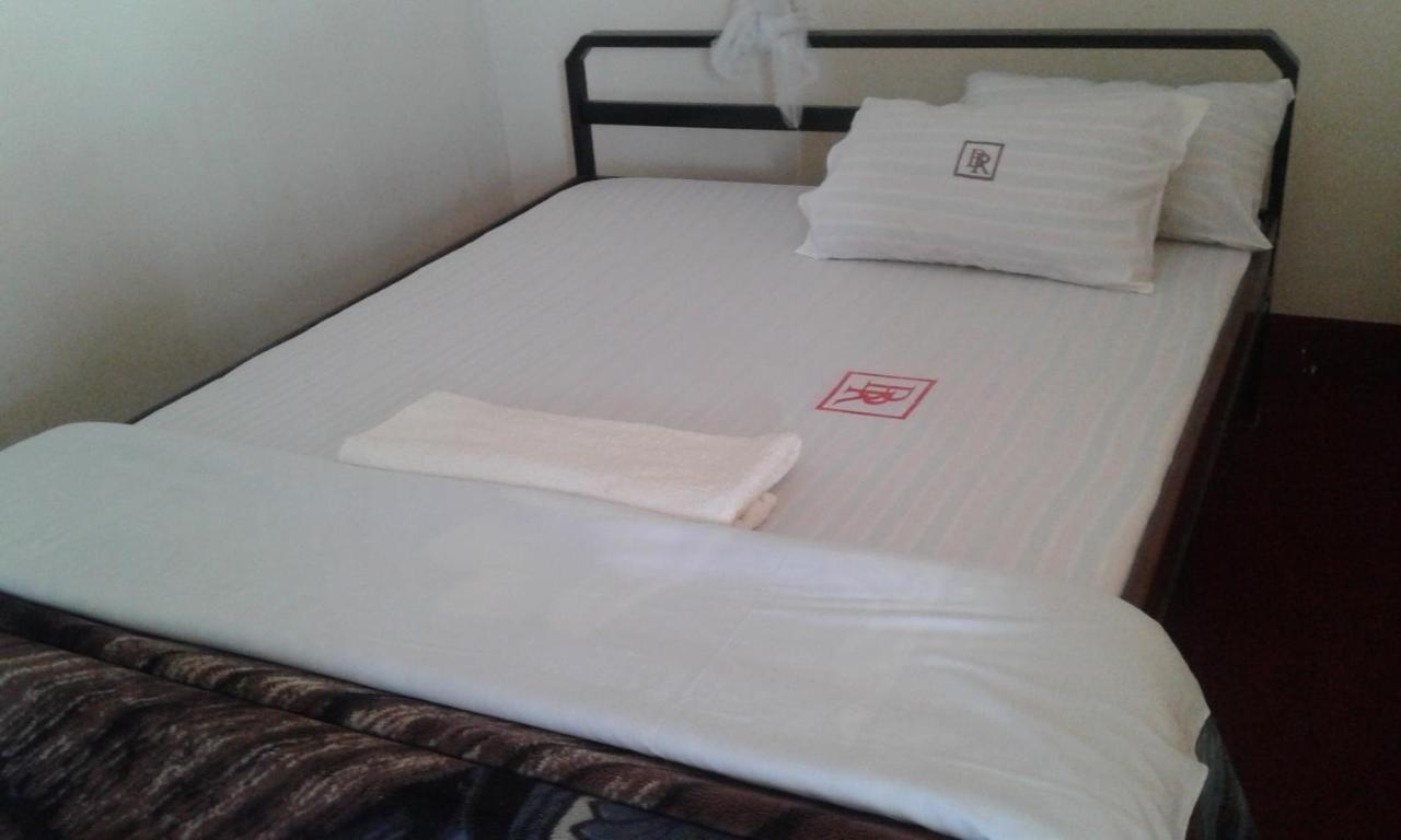 Brisk Hotel Triangle Njeru Zewnętrze zdjęcie