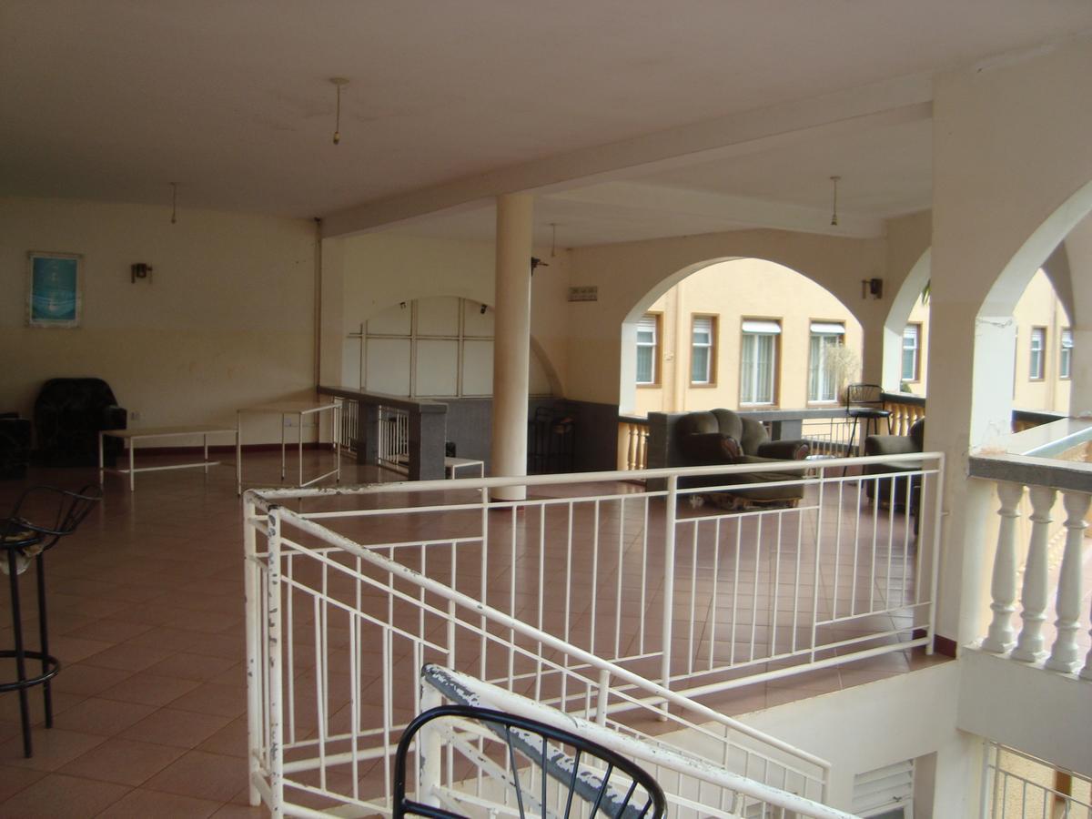 Brisk Hotel Triangle Njeru Zewnętrze zdjęcie