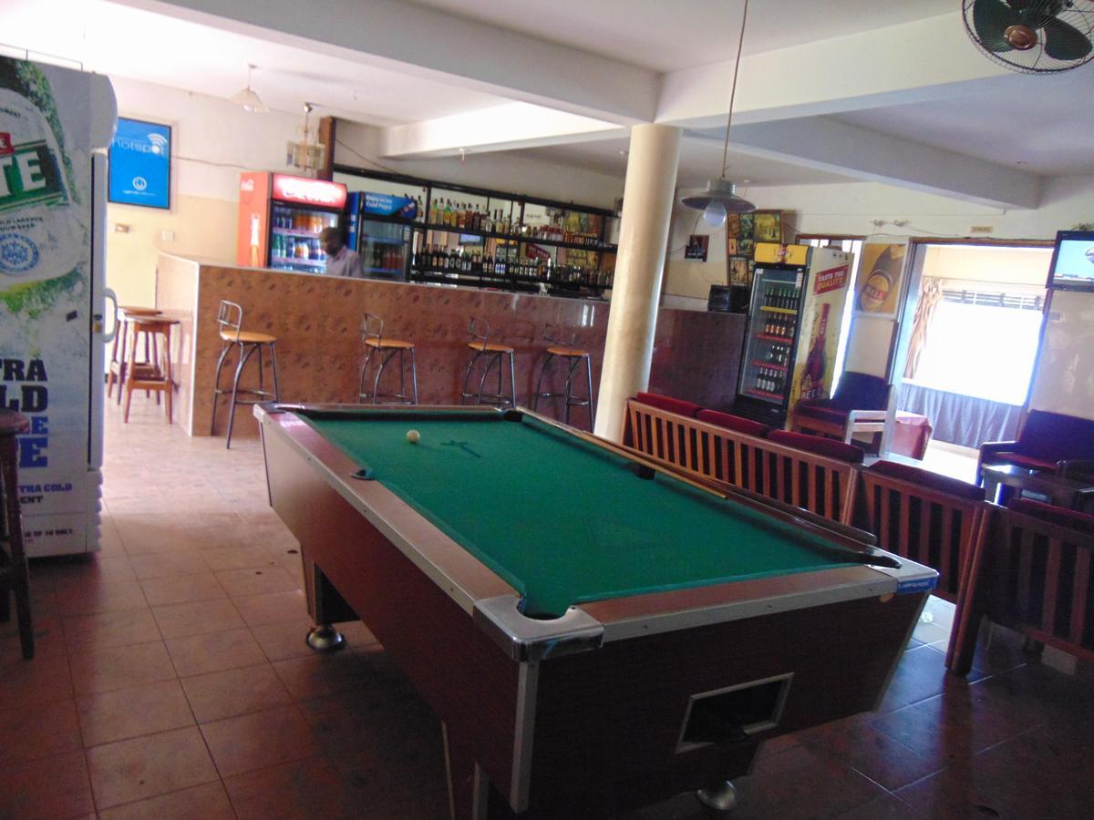 Brisk Hotel Triangle Njeru Zewnętrze zdjęcie