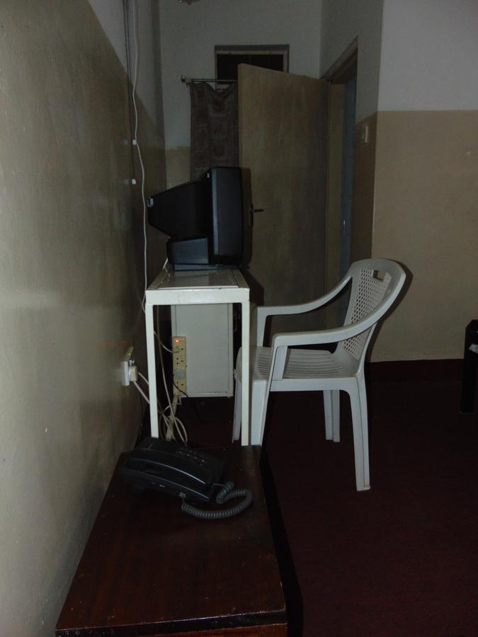 Brisk Hotel Triangle Njeru Zewnętrze zdjęcie