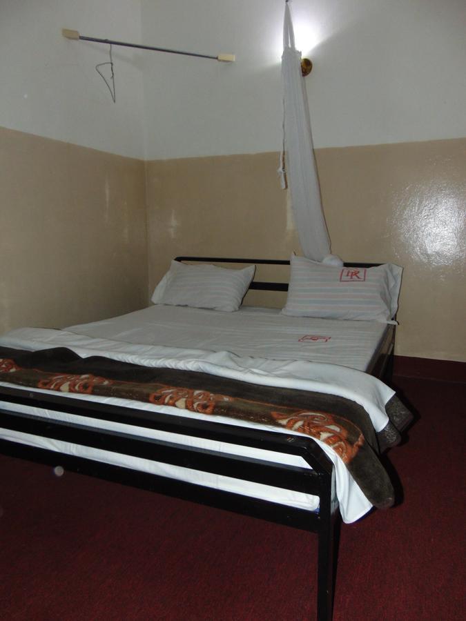 Brisk Hotel Triangle Njeru Zewnętrze zdjęcie