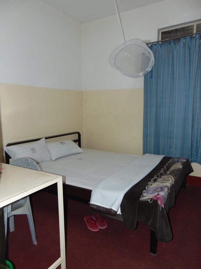 Brisk Hotel Triangle Njeru Zewnętrze zdjęcie