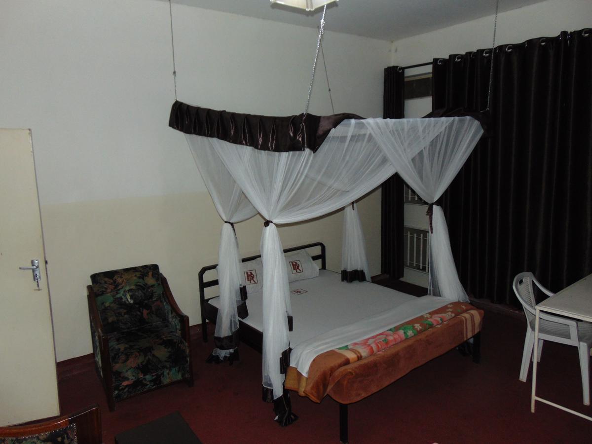Brisk Hotel Triangle Njeru Zewnętrze zdjęcie