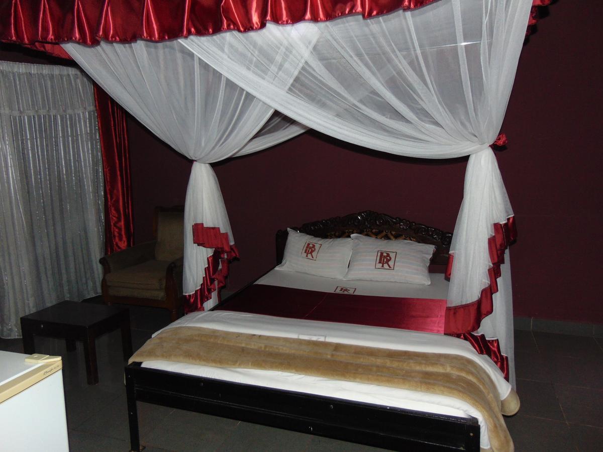 Brisk Hotel Triangle Njeru Zewnętrze zdjęcie