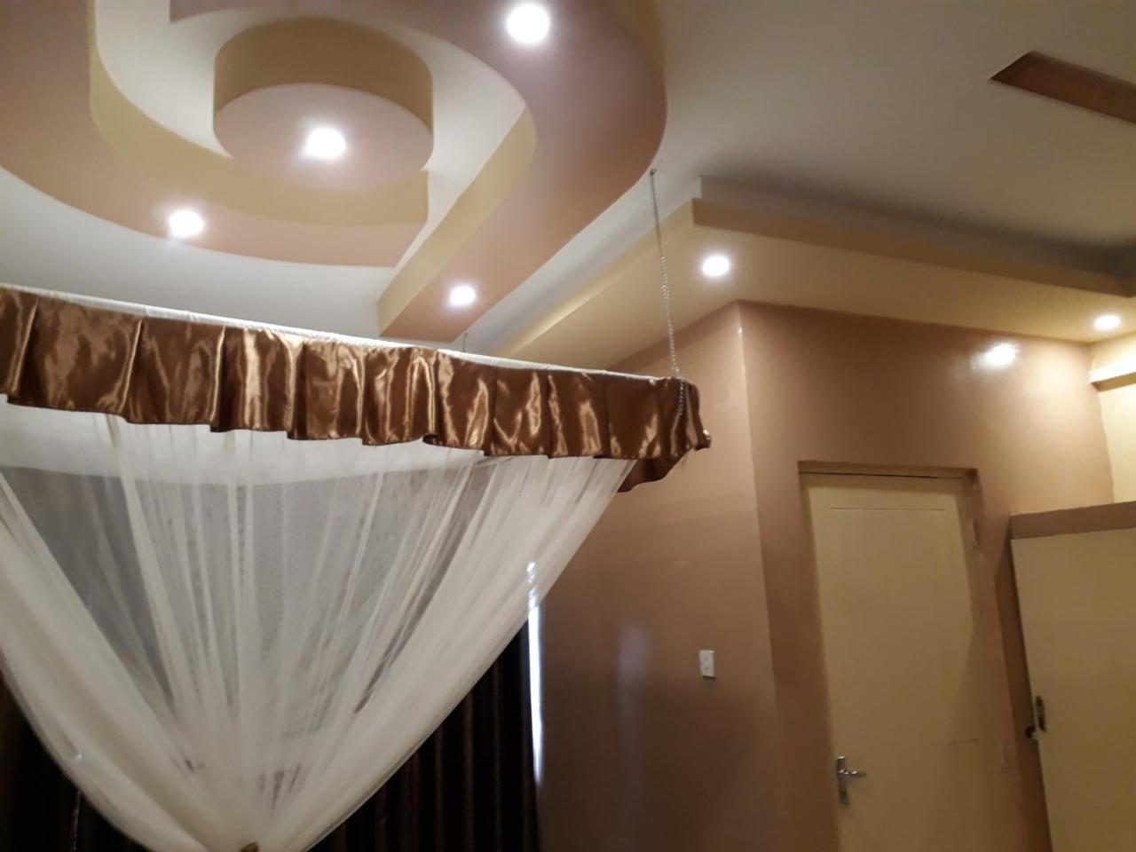 Brisk Hotel Triangle Njeru Zewnętrze zdjęcie