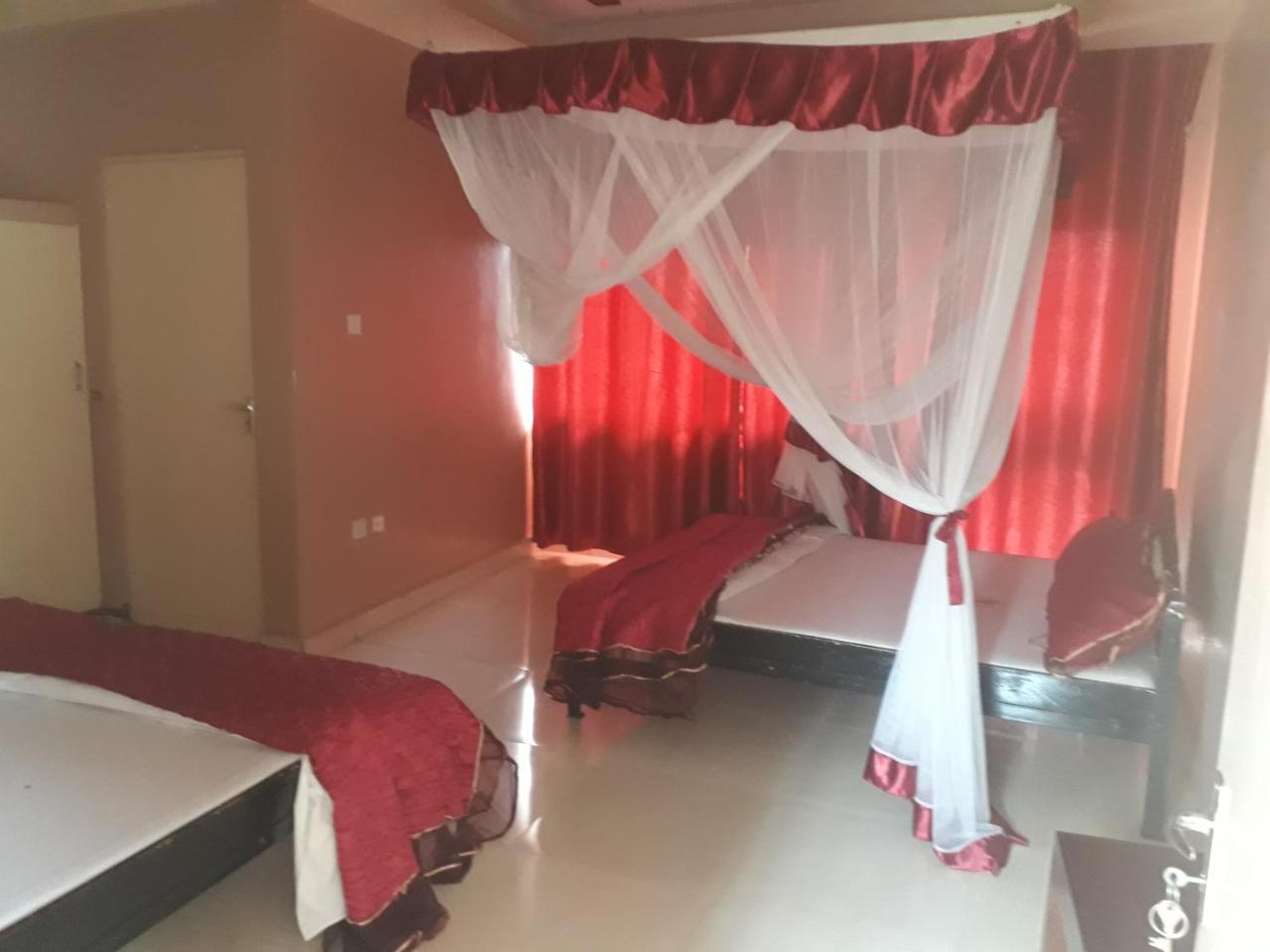 Brisk Hotel Triangle Njeru Zewnętrze zdjęcie